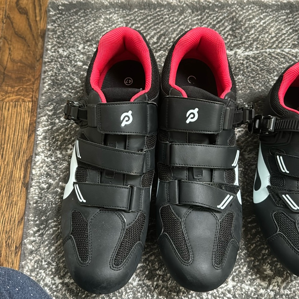 Men’s peloton shoes (like new)